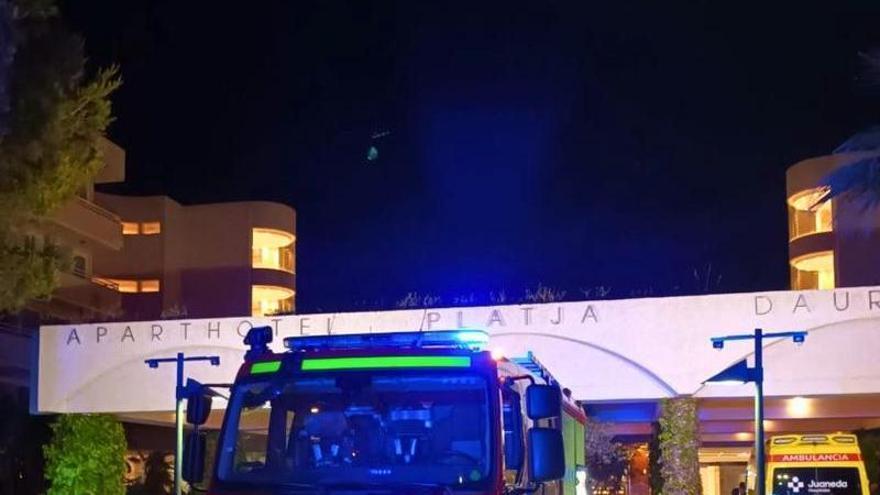 Un incendio obliga a desalojar un hotel de Can Picafort