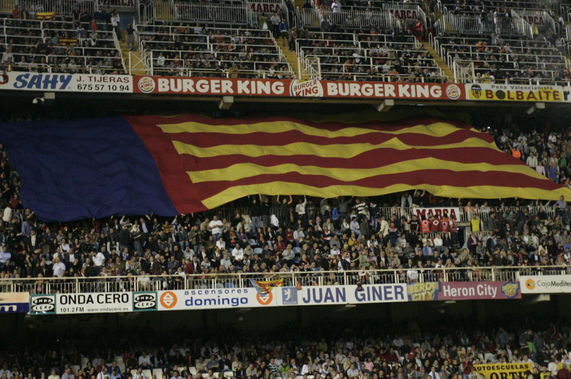 Históricos momentos mágicos de la grada de  Mestalla que pronto volverán