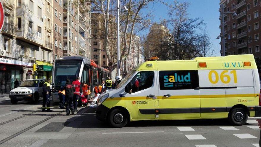 Una mujer herida grave tras ser atropellada por el tranvía a la altura de Fernando el Católico