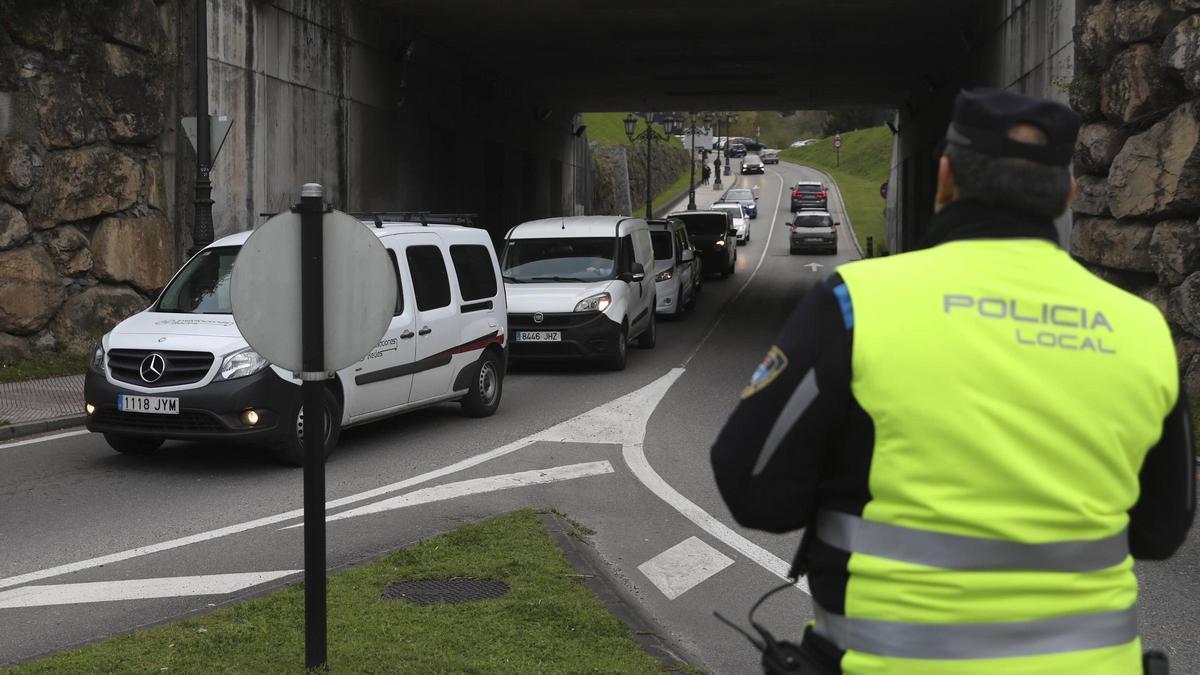 Multado con 200 euros un conductor que circulaba correctamente pero no se fijó en la S-17b: la Guardia civil extrema la vigilancia