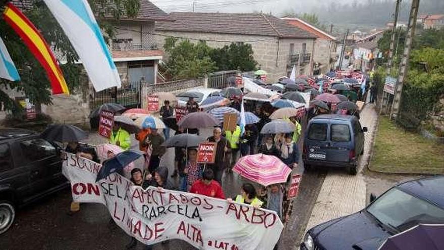 Vecinos de Arbo protestan contra una línea eléctrica