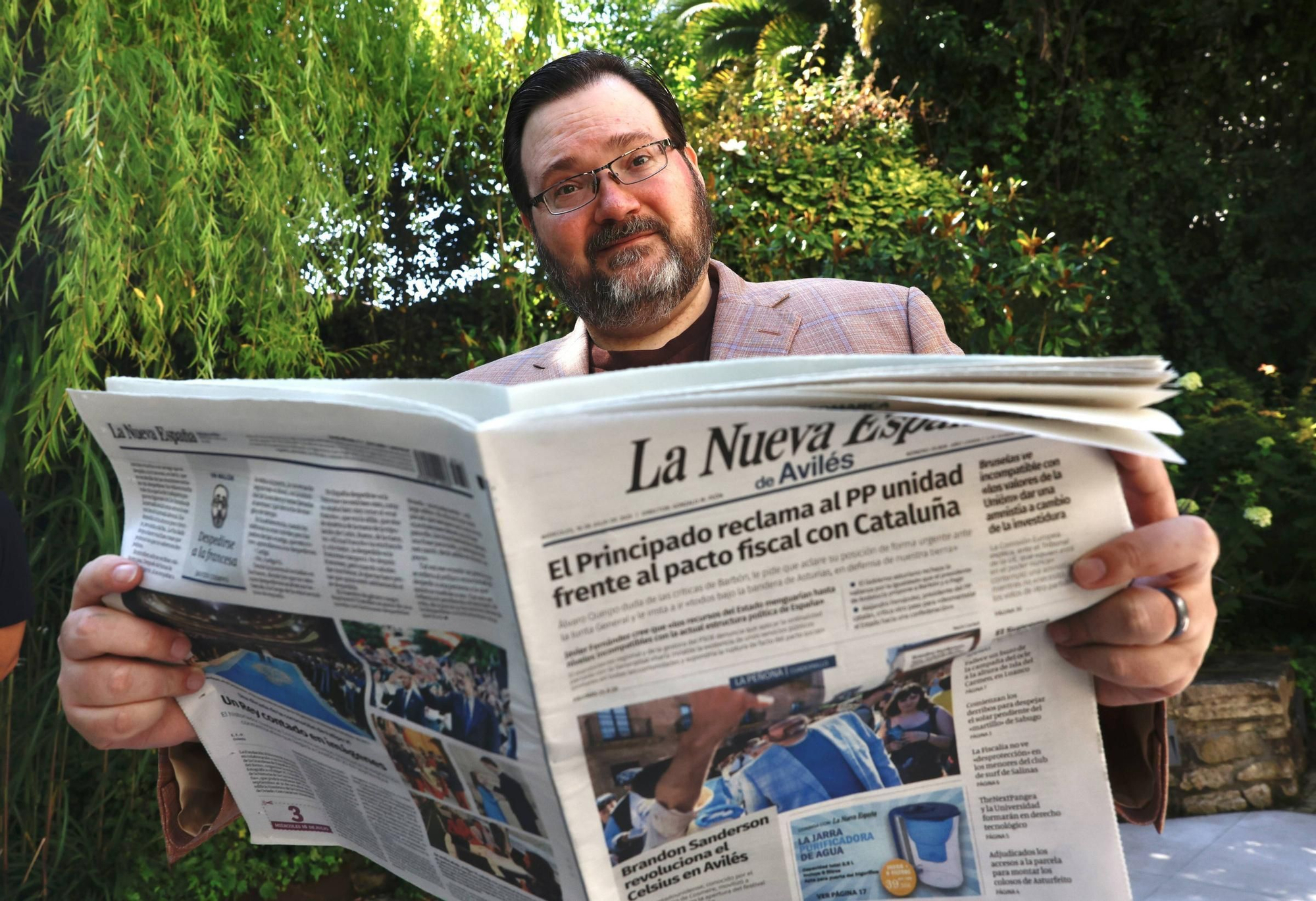 EN IMÁGENES: Brandon Sanderson desata la locura en su segundo día en Avilés