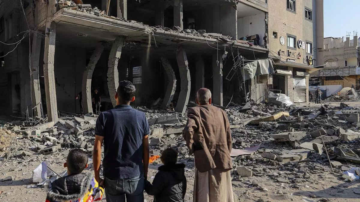 Un ataque de Israel en el norte de Gaza hace desaparecer a 50 palestinos bajo los escombros