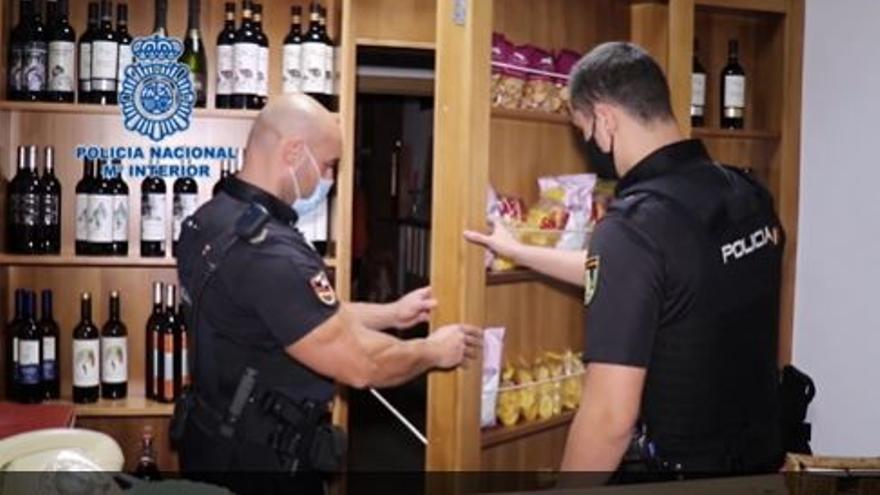 Descubren en Alicante una trastienda donde se celebraban timbas multitudinarias de póker