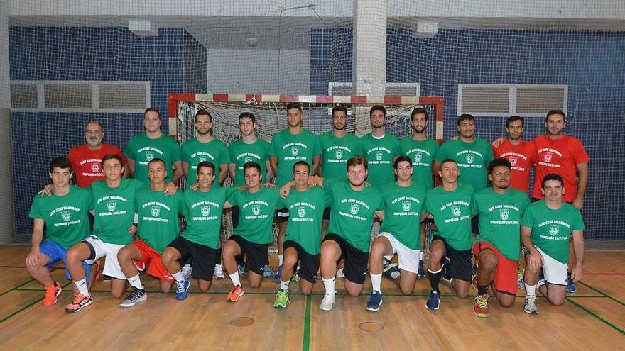 Plantilla del Cisne en la primera sesión de entrenamiento de la temporada 2017-2018 en el CGTD de Pontevedra. // G. Santos