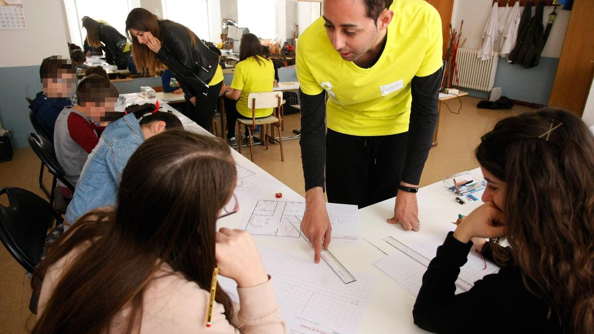 Alberto Alonso, de Mini2ac, en un taller anterior.