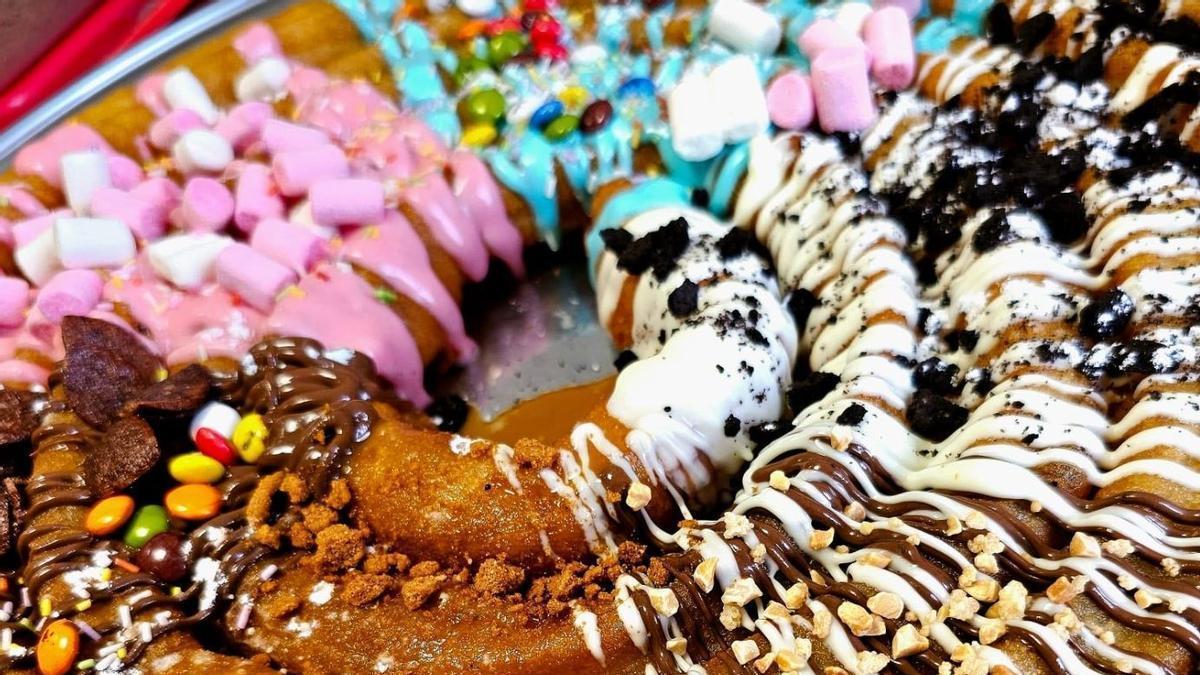 Así es la cafetería de Sevilla que tiene las ruedas de churros más virales de Andalucía