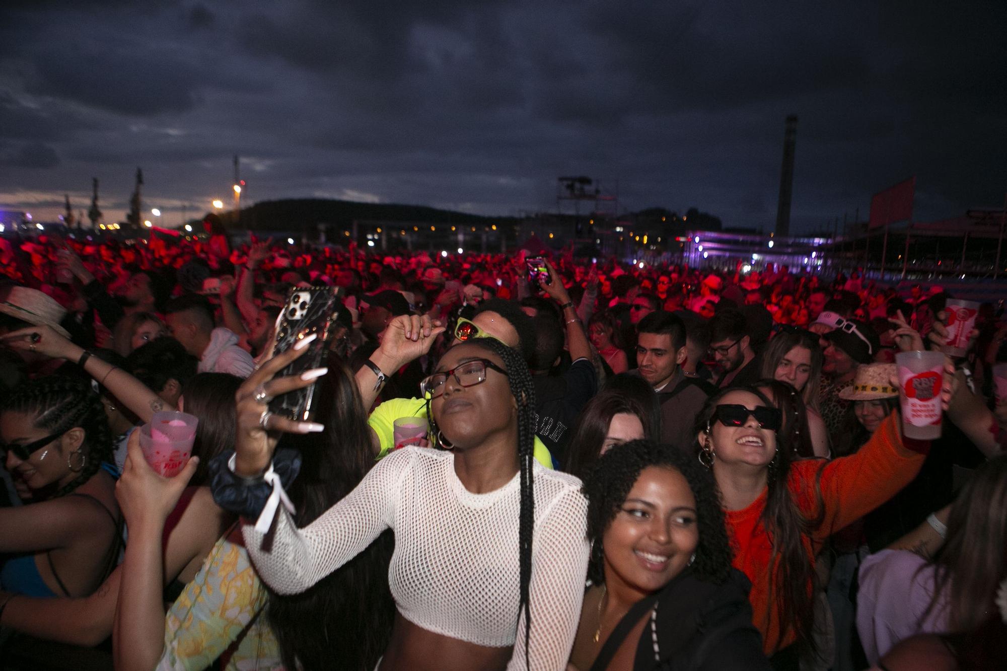 En imágenes: así fue el primer día del Reggaeton Beach Festival de Avilés