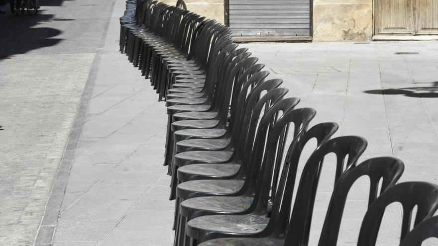 Murcia perderá 42.000 euros en la instalación de las sillas de los desfiles, según el PSOE