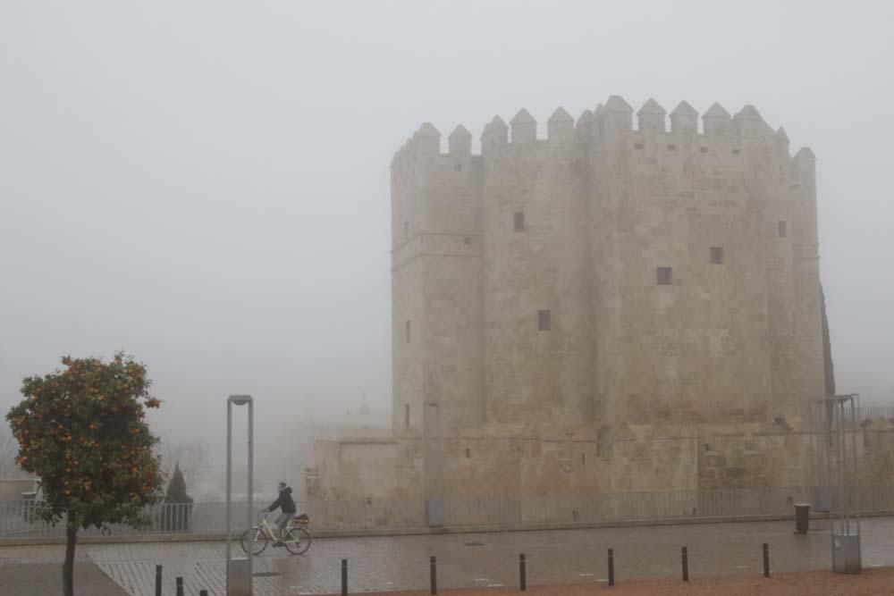 Córdoba despierta bajo la niebla