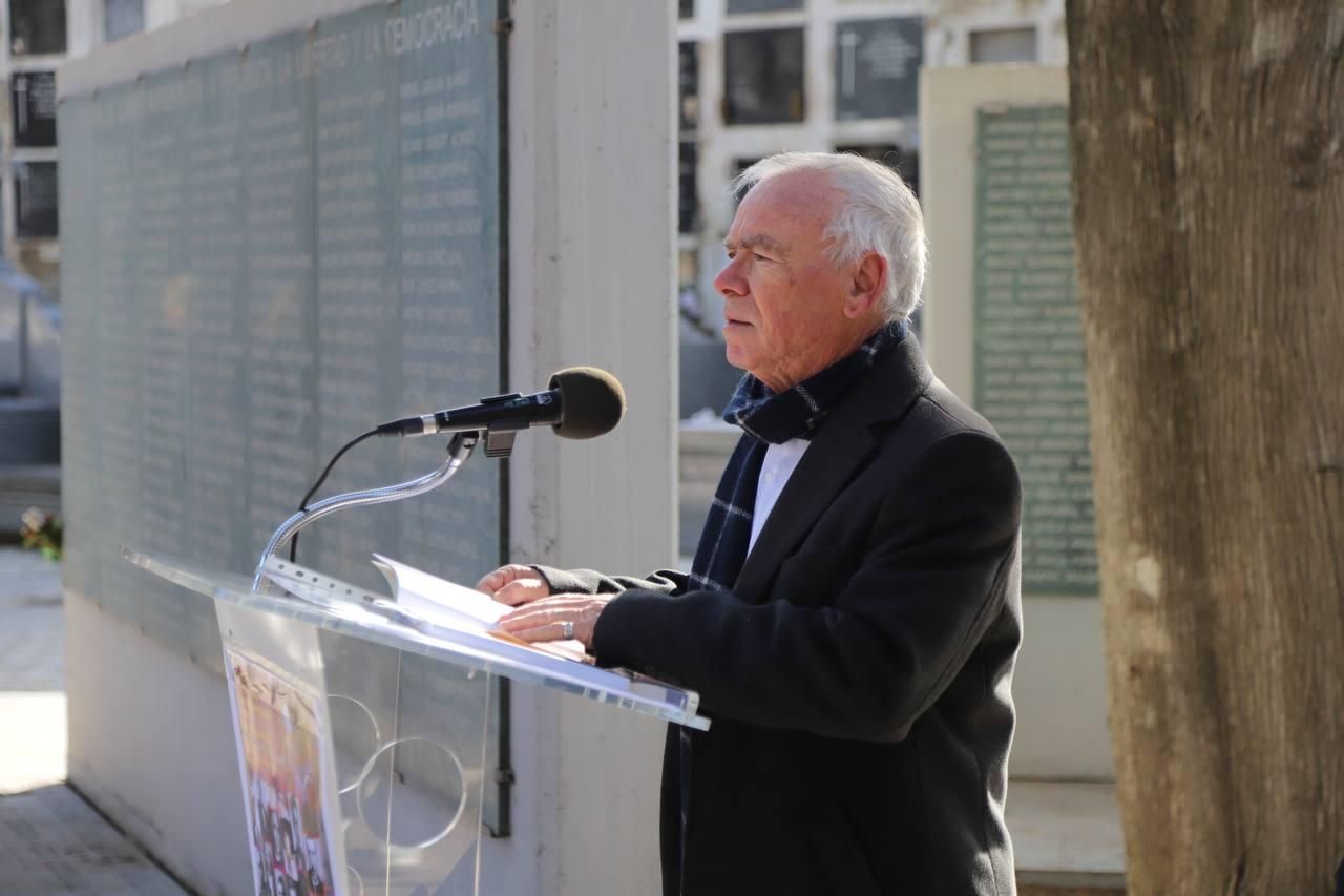 Acto en memoria de las víctimas del franquismo en el cementerio de la Salud