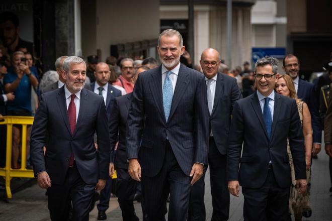 Felipe VI recibe la medalla de oro del Parlamento de Canarias