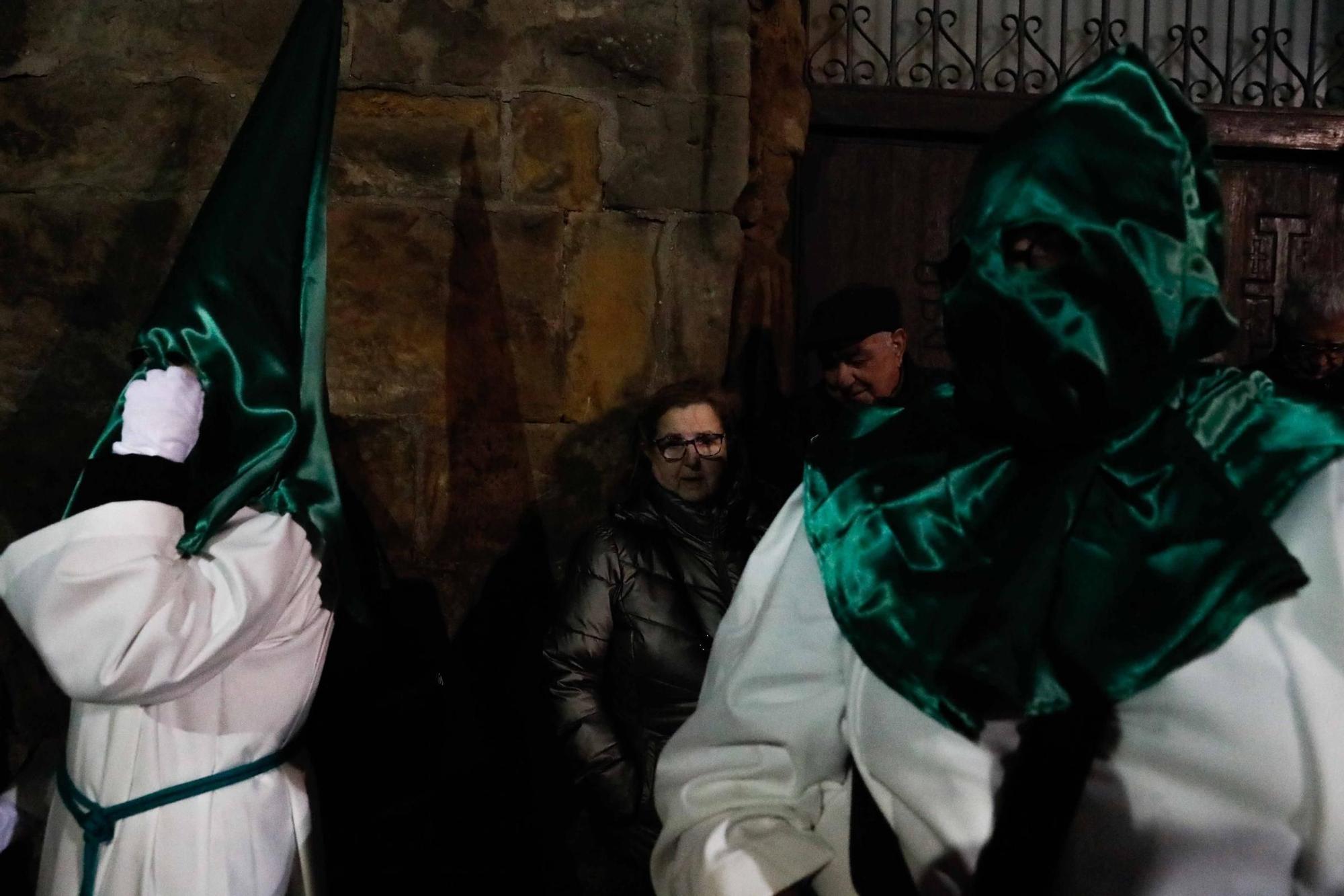 EN IMÁGENES: Avilés se llena en honor a Jesús de Medinacelli: así ha sido la procesión del Lunes Santo