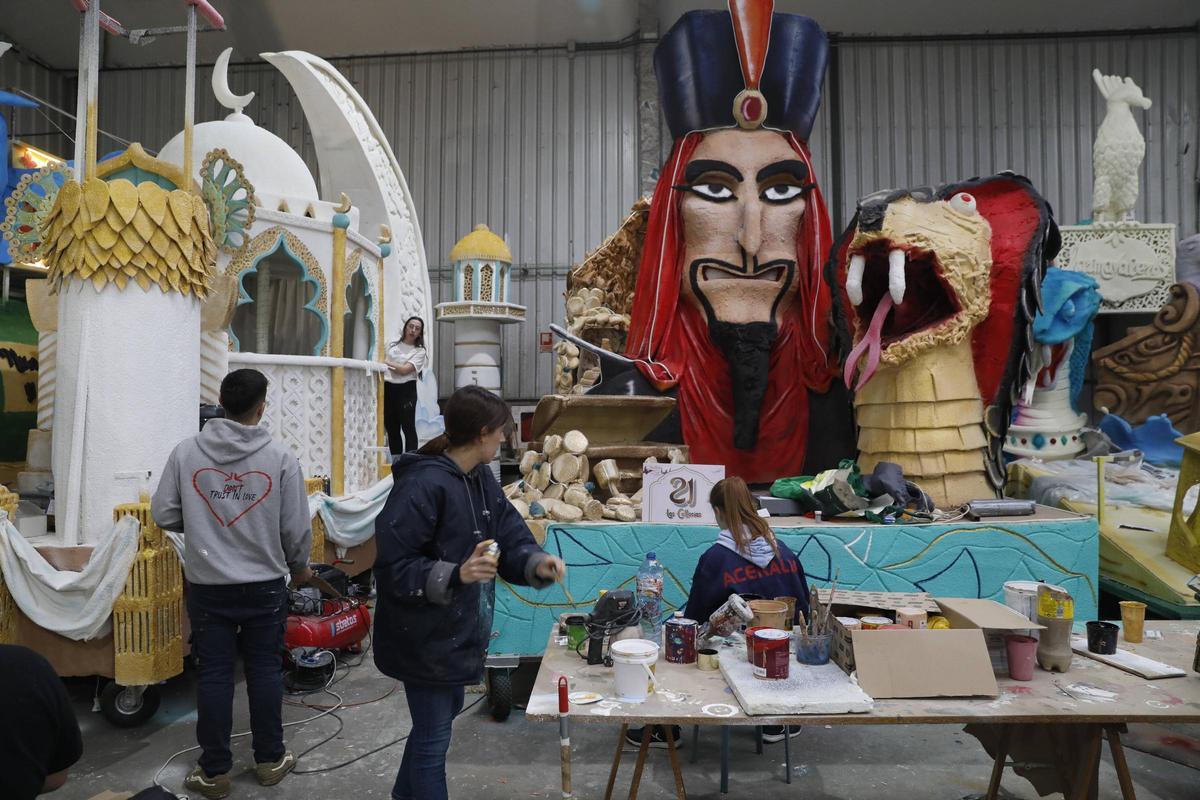 EN IMÁGENES: El jurado del Descenso de Galiana visita las naves del Antroxu