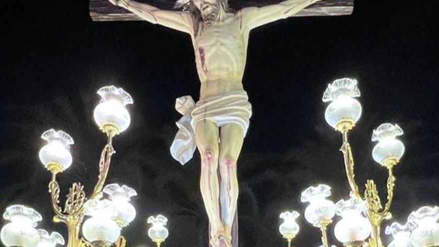 La Cofradía del Santísimo Cristo de la Piedad de Catarroja celebra su 130 aniversario con una romería y una misa en el Port