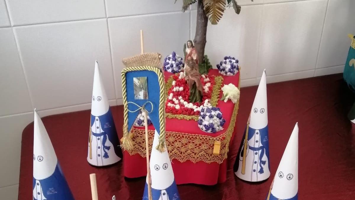 Exposición de Semana Santa en el colegio El Carmen, con trabajos de los alumnos de Educación Especial