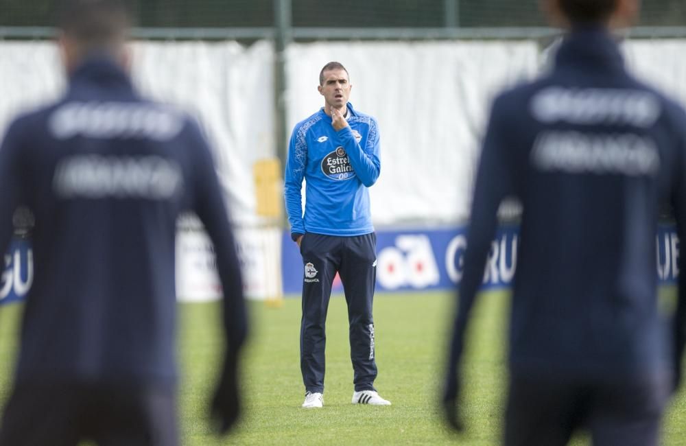 El técnico convoca a 19 jugadores, por lo que tendrá que hacer un último descarte antes del encuentro ante el Sevilla.