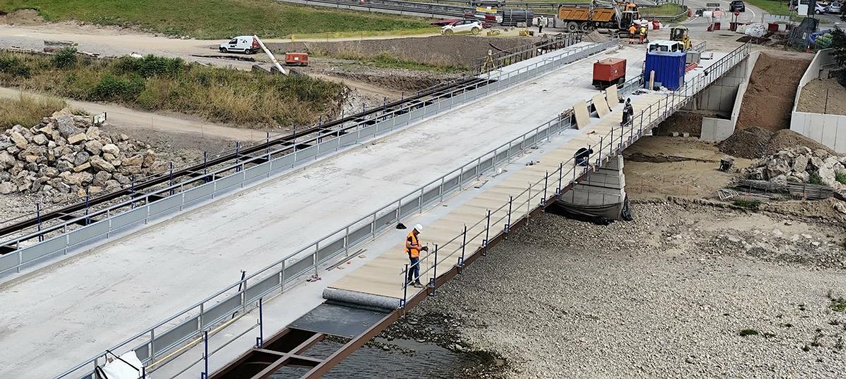 El puente de Arriondas, en obras.