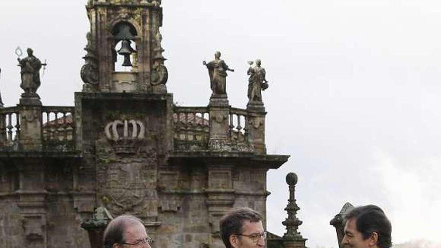 Herrera, Feijóo y Fernández, el pasado día 28, en la plaza del Obradoiro.