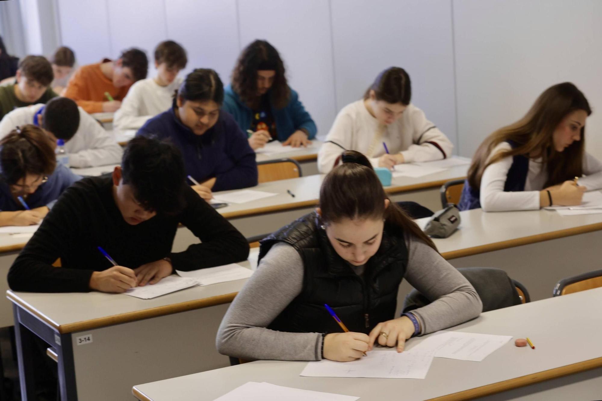 Dos mil niños participan en la Olimpiada Matemática que hoy ha organizado el Colegio Guadalaviar en la UPV