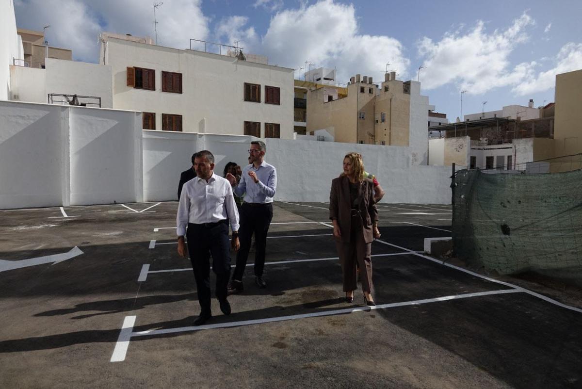 Nuevo aparcamiento en la calle de La Rosa.