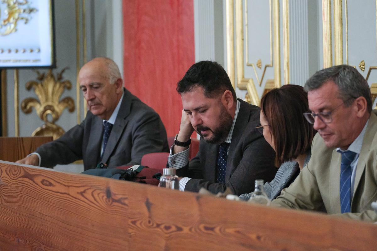 Pleno extraordinario en el Ayuntamiento de Las Palmas de Gran Canaria Pleno extraordinario en el Ayuntamiento de Las Palmas de Gran Canaria