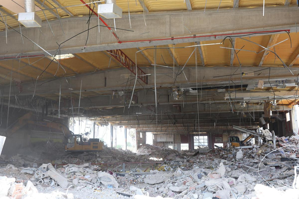 Galería de fotos del derribo de la mítica discoteca Pirámide en Cabanes