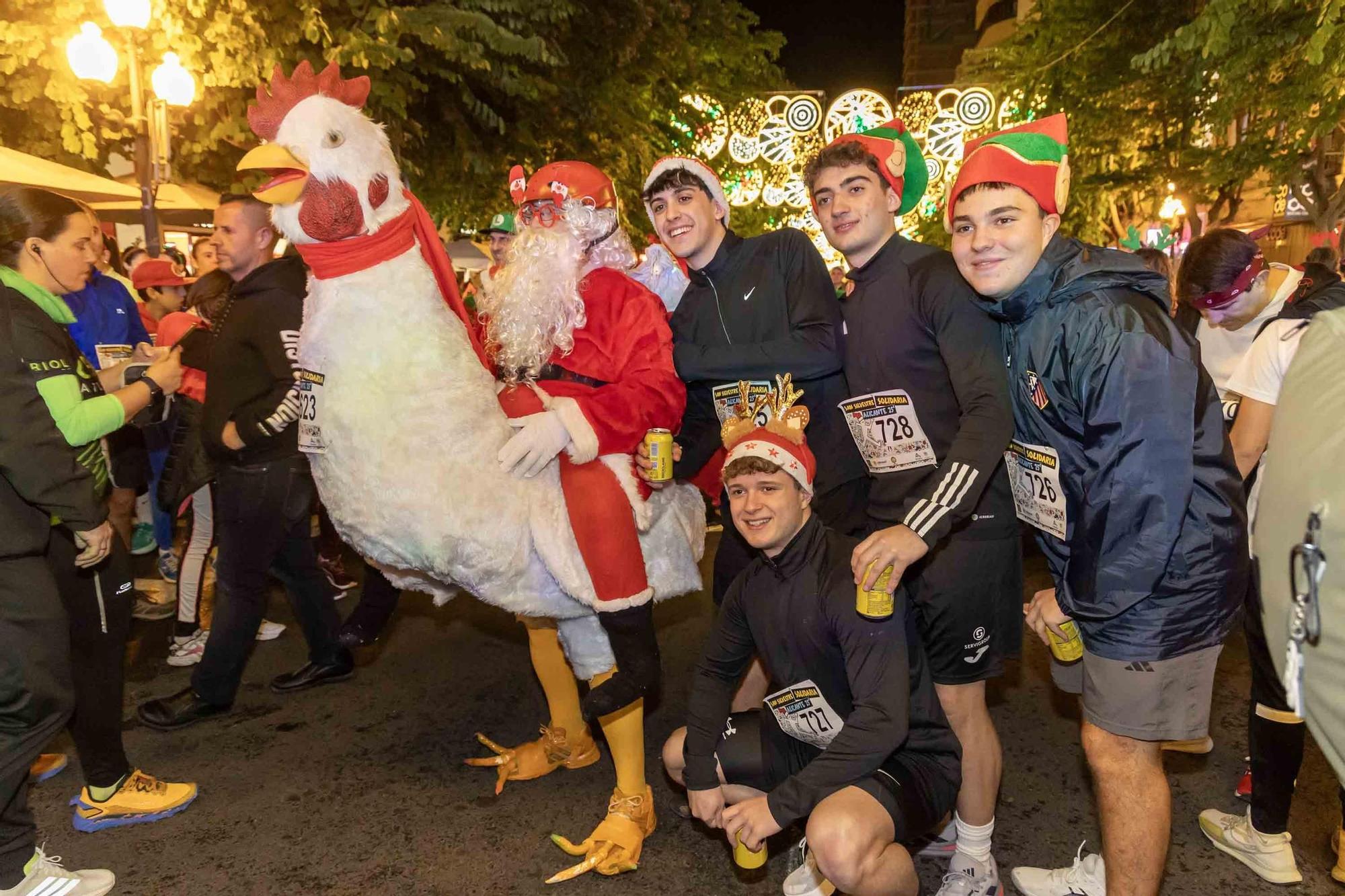 La San Silvestre de Alicante llena de colorido la ciudad