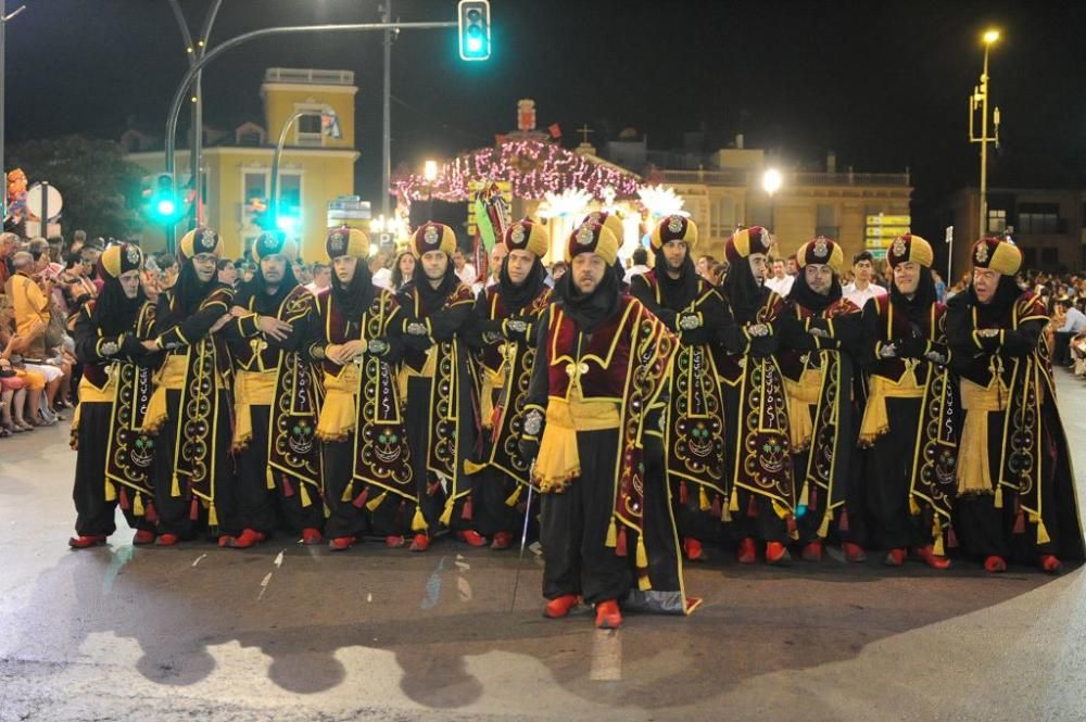 Desfile de Moros y Cristianos por las calles de Mu