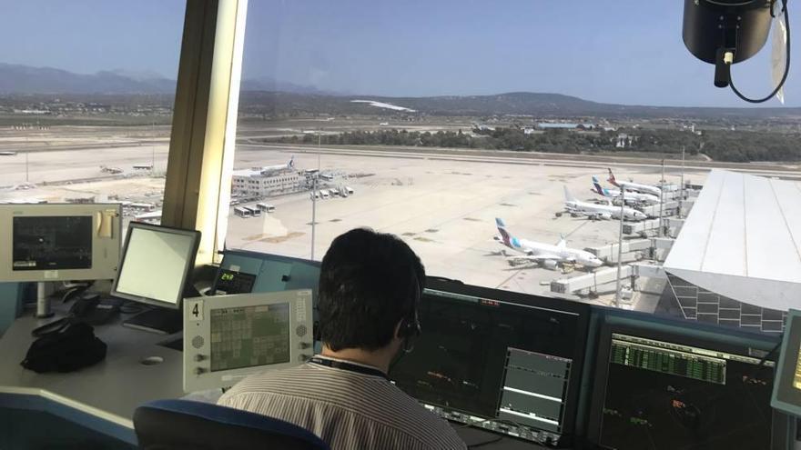 La torre de control del aeropuerto supervisará 1.117 vuelos el sábado 5.
