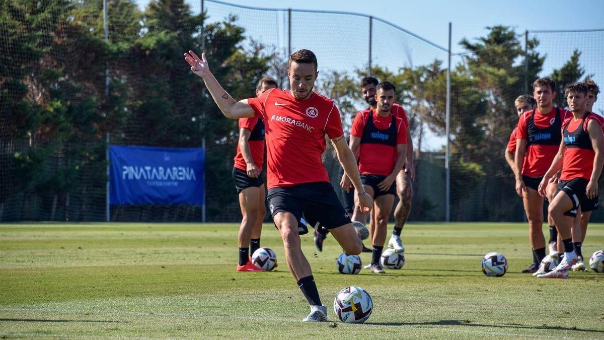 Marc Aguado, en un entrenamiento con el Andorra.