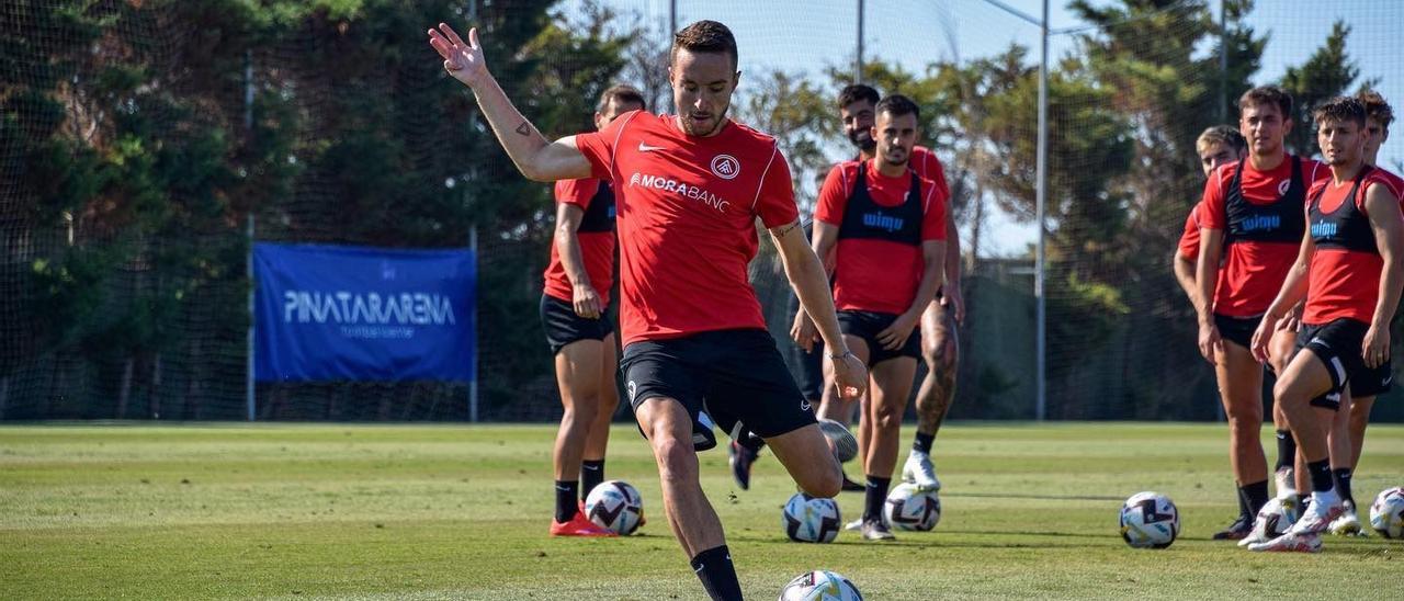 Marc Aguado, en un entrenamiento con el Andorra.