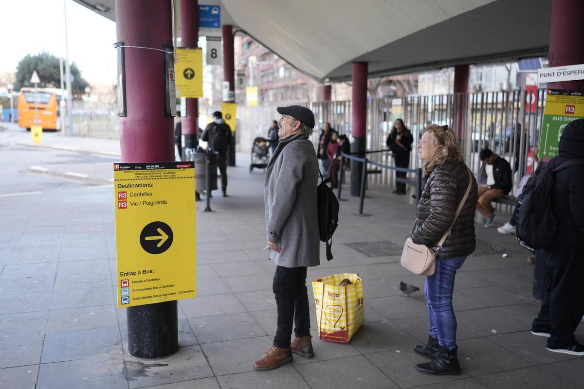 Pasajeros en la estación de autobuses de Fabra i Puig