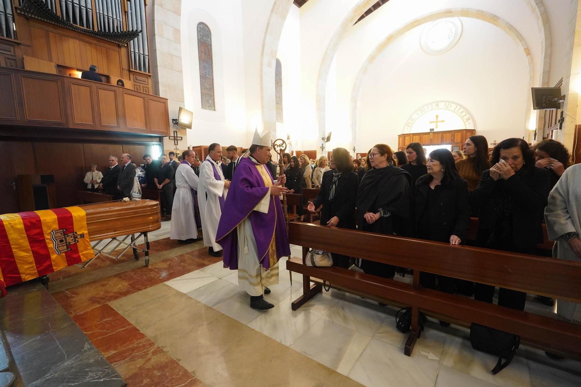 La capilla ardiente de Antonio Marí Calbet en el Consell de Ibiza