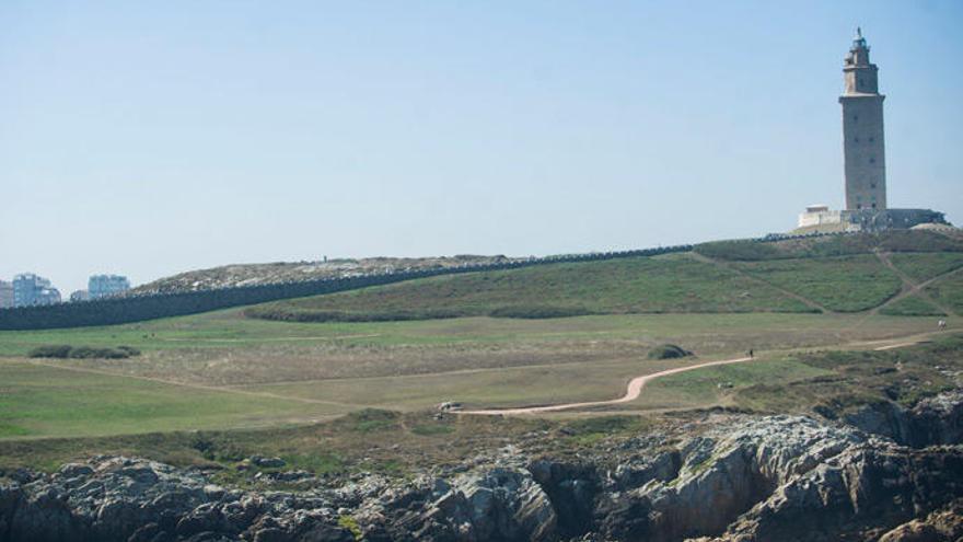 Vista del entorno de la Torre de Hércules. / Casteleiro/RollerAgencia