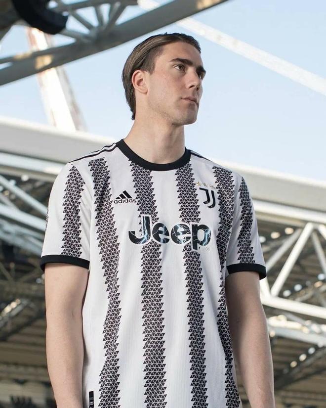 Morata, imagen de la próxima camiseta de la Juve