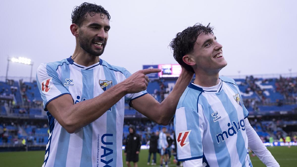 Einar Galilea anima a Aarón Ochoa después de su gran partido ante el Almería.
