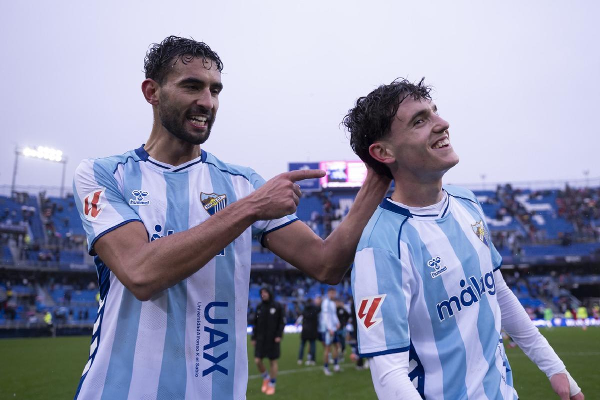 Einar Galilea anima a Aarón Ochoa después de su gran partido ante el Almería.