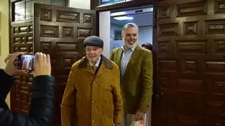 Ángel Masa llega a los 100 años en Plasencia: ha conducido hasta los 95 y, tras jubilarse, "vivo la vida"