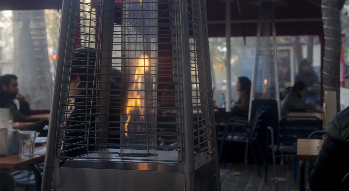 Poêles sur une terrasse du Paseo Sant Joan.