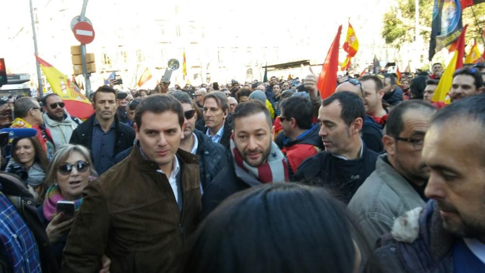 Más de 500 agentes de Alicante piden la equiparación salarial en Barcelona