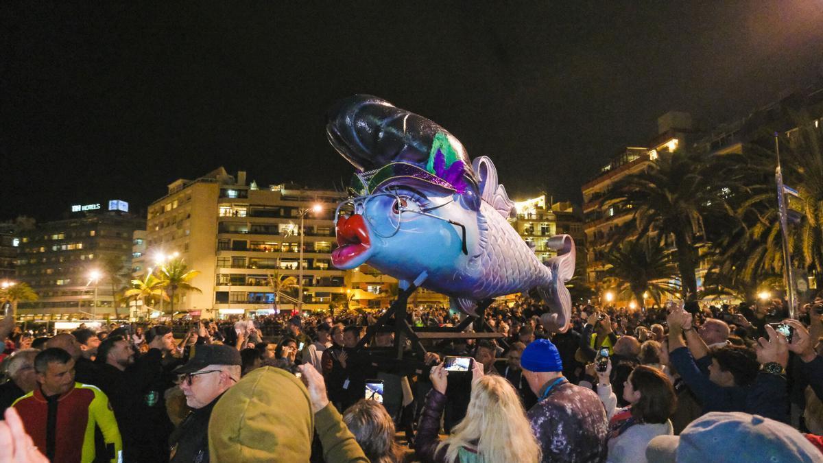 Las viudas despiden entre lágrimas el Carnaval del medio siglo de historia de Las Palmas de Gran Canaria