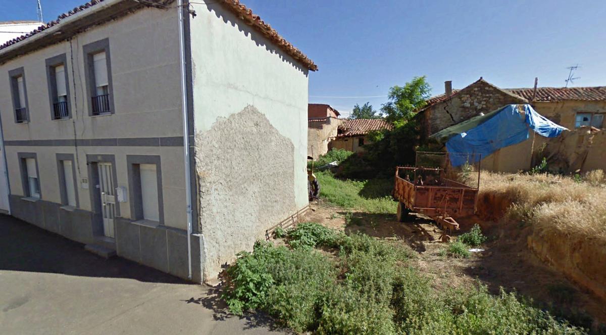Estado del inmueble antes del derribo. Es apreciable una enorme grieta en el cumbre.