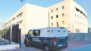 Intenta violar a su casera de 71 años en Castelló y tira por las escaleras a la policía