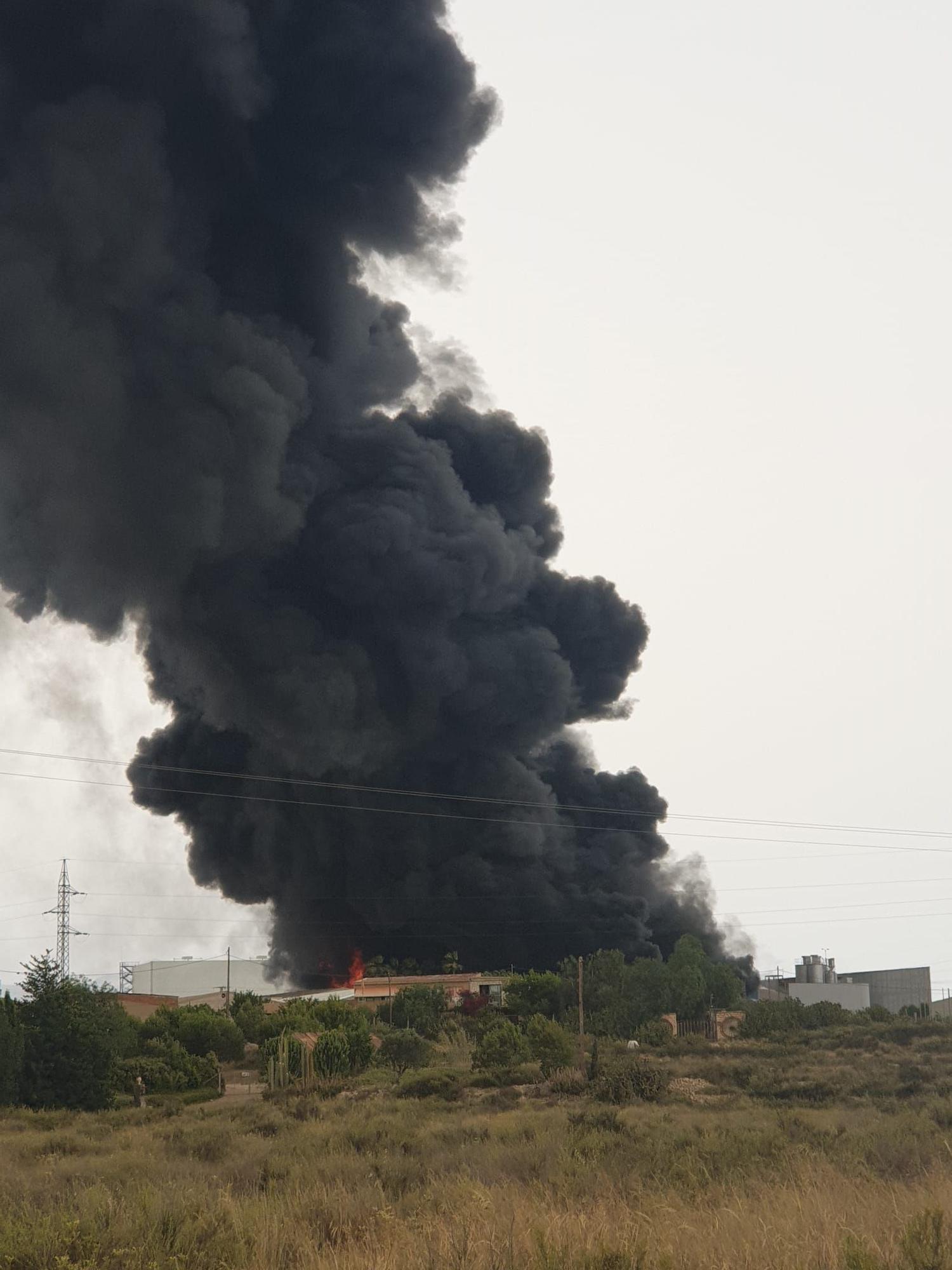 Shocking images of the San Vicente del Raspeig factory fire