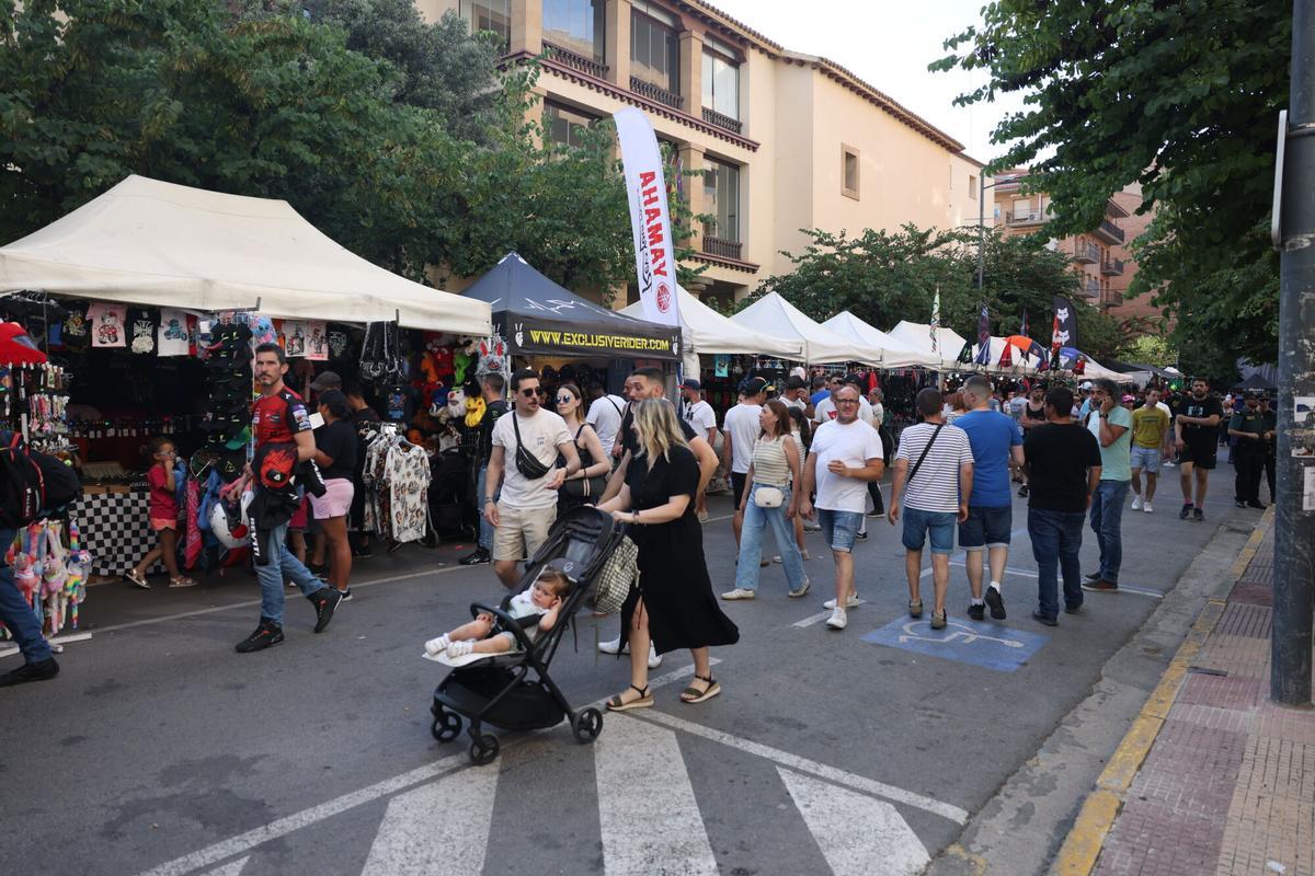 En imágenes | Alcañiz resuena con el ruido de las motos en un ambiente de gala