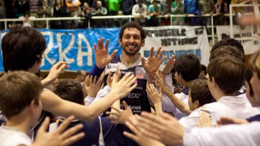 Diego Sánchez, en la celebración del ascenso del Unión Financiera a LEB Oro.