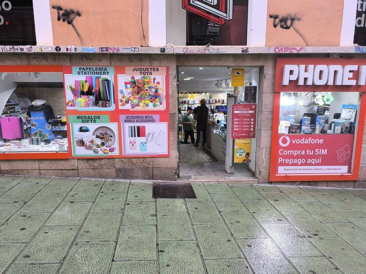 Comercio que sustituye el antiguo Deporte Reus.