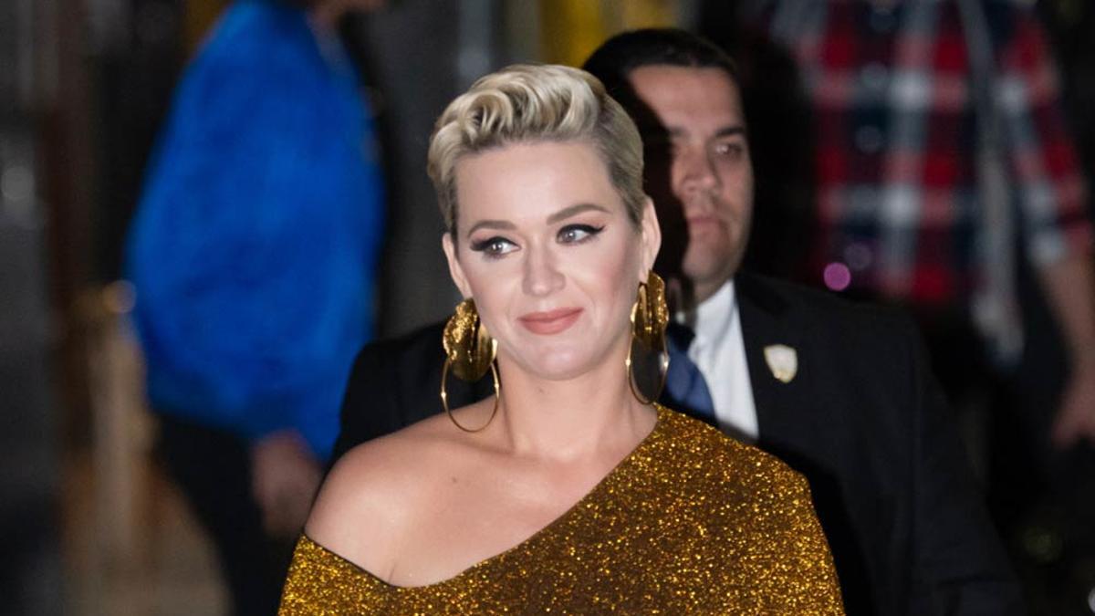 Katy Perry se viste de estatuilla un día después de los Oscar