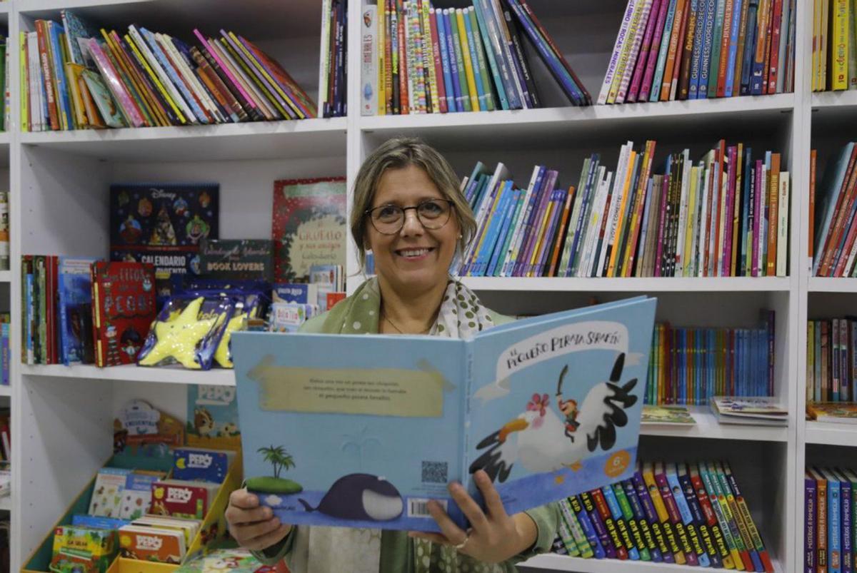 Ana Barrios tiene dos librerías infantiles Mundo Ideas, una en La Viñuela y otra en el Zoco.